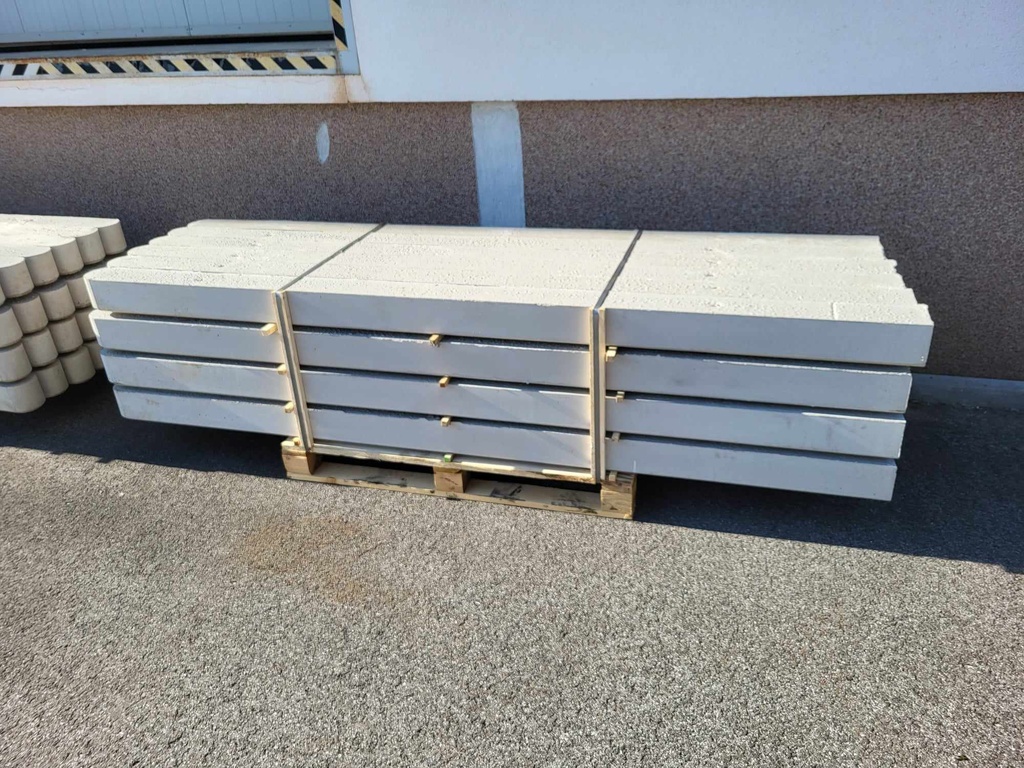 Betonski stup za ogradu 220x8x8
